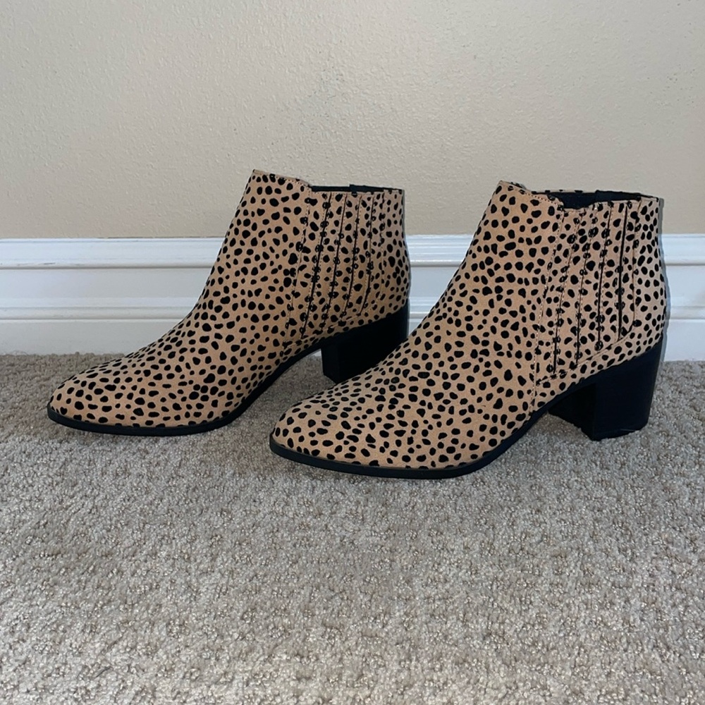 Qupid brand leopard print booties. Size 10. 3 inch heel.